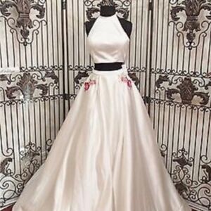 Sherri Hill Ivory 2 Piece Dress With Flower Pockets Size 4
